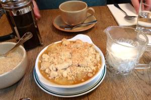 Apple and toffee crumble with cream